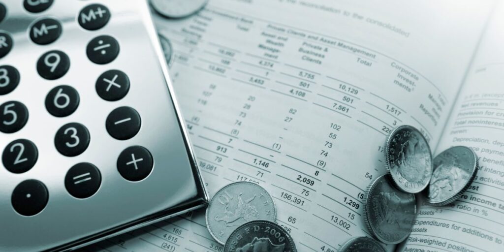 دليل شامل لاختيار ماكينة عد النقود المناسبة بين السعر والجودة